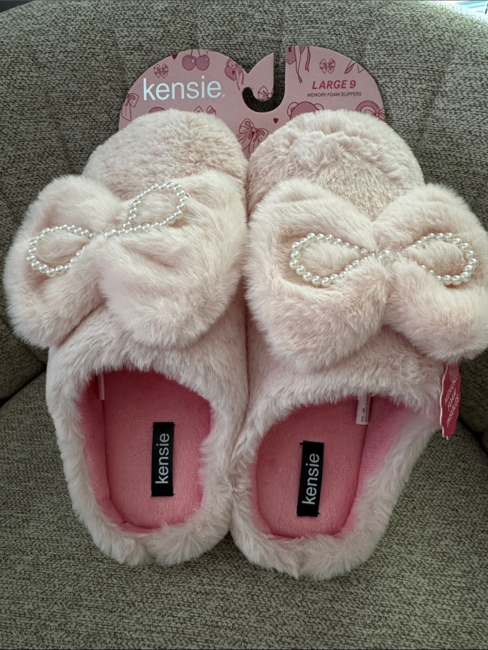 New Kensie Blush Faux-Fur Slip-On Slippers with Pearl Bow